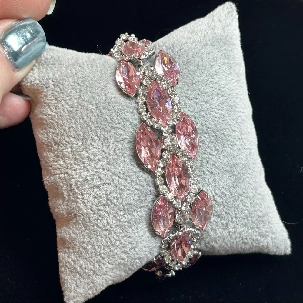 Signed Weiss Silvertone Clear & Pink Crystal Pinwheel Bracelet Clip On Earrings - Picture 12 of 13